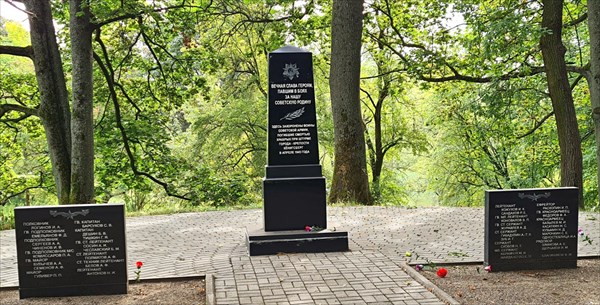 042-Братская могила